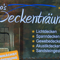 Schaufensterbeschriftung für „Topo's Deckenträume“